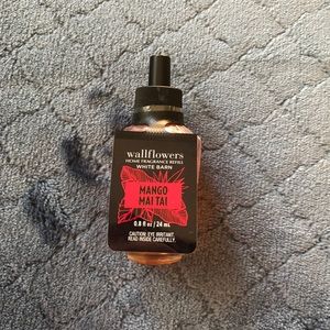 Bath & Body Works Wallflower Refill- Mango Mai Tai